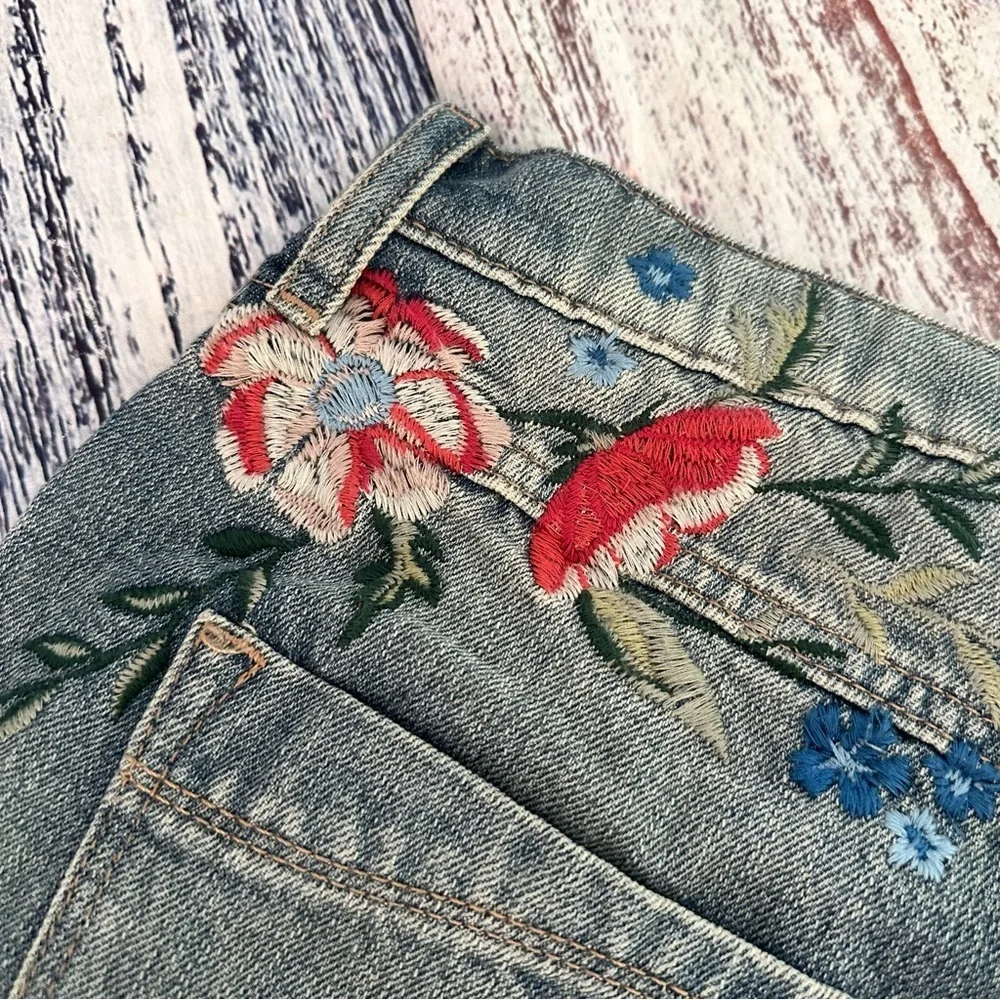 NWT Express Floral Embroidered Denim Mini Skirt $59